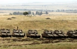 Des chars israéliens déployés le long de la frontière syrienne, sur la partie du plateau du Golan occupée par Israël, le 10 mai 2018