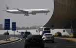 Un Boeing 777-300 d'Air China atterrit à l'aéroport de Pékin, le 10 avril 2025