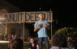Nuit debout à champ fleuri