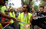 Gilets jaunes devant la Préfecture après leur rencontre avec Annick Girardin
