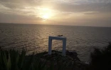 L’artiste réunionnaise Migline Paroumanou relance La Porte du Retour à Gorée