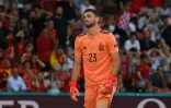 Le gardien de but espagnol Unai Simon, après avoir manqué le ballon et marqué contre son camp face à la Croatie, lors de leur 8e de finale à l'Euro 2020, le 28 juin 2021 à Copenhague 