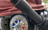opération de contrôle par la police aux arrêts de bus