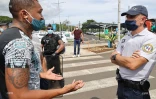Manifestation pour la fermeture de l'aéroport, les forces de l'ordre sur place