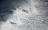 houle en bord de mer avec de grosses vagues