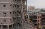 Un missile iranien a frappé un immeuble d'habitation à Bat Yam, au sud de Tel-Aviv, le 15 juin 2025
