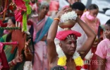 Cavadee : les fidèles célèbrent le dieu tamoul Muruga à Saint-Paul