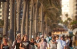 Des touristes à Tenerife, le 25 juillet 2015