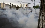 Devant la SRPP du Port, les forces de l'ordre lancent du gaz lacrymogène sur les manifestants