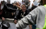 Des Gazaouis à une distribution alimentaire à Beit Lahia, dans le nord de la bande de Gaza, le 24 avril 2025