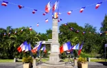 La Possession : dépôt de gerbe au monument aux morts fête nationale