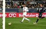 L'attaquant du Paris Saint-Germain, Kylian Mbappé, marque le 3e but contre Bordeaux, lors de la 13e journée de Ligue 1, le 6 novembre 2021 au Matmut Atlantique Stadium
