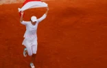 La joie de la Polonaise Iga Swiatek après sa victoire en finale de Roland-Garros face à l'Américaine Sofia Kenin, le 10 octobre 2020