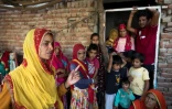 Sonu (g), la soeur aînée de Mamta, Kalu et Kamleh, retrouvées morts dans un puits, lors d'une interview avec l'AFP à la maison familiale de Chhapya, le 31 mai 2022 dans l'Etat du Rajasthan, en Inde