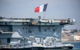 Le porte-avions Charles-de-Gaulle accoste à Toulon le 12 avril 2020