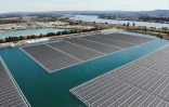Une centrale photovoltaïque flottante à Piolenc, dans le sud de la France, le 30 juillet 2019
