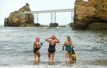 Baignade près du Rocher de la Vierge à Biarritz, le 16 mai 2020 lors du premier week-end post-déconfinement en France