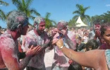 La holi holi, la fête des couleurs, clôturait le Dipavali 2017 à Saint-André. (Photos H.F.)