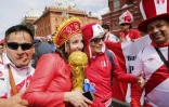 Des supporters de l'équipe péruvienne sur la place Manezhnaya à Moscou, le 14 juin 2018 