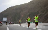 [Photos] Marathon de la corniche : 1.300 coureurs sur le bitume, la route du littoral fermée dans le sens nord - ouest