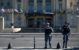 Des forces de sécurité uruguayennes devant le siège du Mercosur à Montevideo où s'est ouvert le 65e sommet, le 5 décembre 2024