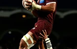 Le flanker australien de Bordeaux-Bègles Peter Samu attrape le ballon d'une touche lors du match de Top 14 contre le RC Vannes au stade  Chaban-Delmas à Bordeaux le 7 juin 2025 en France