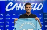 Joao Cancelo lors de sa signature à Manchester City le 8 août 2019