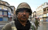 Un soldat indien patrouillant à Srinagar, capitale d'été de l'État du Jammu-et-Cachemire, le 8 août 2019.
