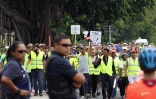 Marée jaune devant la Préfecture