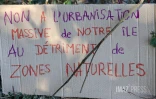 Les opposants à la ZAC de la Savane des Tamarins manifestent pour l'arrêt du chanter [?]