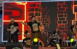 Benjam avec les Tambours sacrés Réunionnais en spectacle en Inde