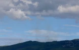 La Montagne : les pompiers tentent de maîtriser un feu de broussaille au niveau de Saint-Bernard
