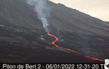 Piton de la Fournaise : la lave déborde du côte éruptif, une nouvelle coulée observée 