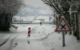 Route barrée à cause de la neige à Croisilles (Normandie), le 5 janvier 2026