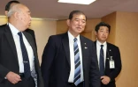 Shigeru Ishiba (C), le nouveau chef du Parti libéral démocrate (PLD) au pouvoir, arrive au siège du parti à Tokyo, le 1er octobre 2024