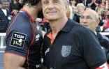 Guy Novès (d), alors entraîneur de Toulouse, à
la fin du match du Top 14 contre Oyonnax, le 30 mai 2015 au stade Ernest Wallon  