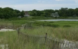 L'érosion côtière due au réchauffement climatique est en train de grignoter la petite réserve de 320 hectares de la tribu amérindienne Shinnecock dans les Hamptons de Long Islande, au nord de New York