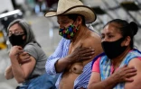 Des patients tout juste vaccinés contre le Covid-19 à Mexico le 7 décembre 2021