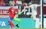 L'attaquant néo-zélandais Chris Wood égalise face au Costa Rica, avant de voir son but refusé, après recours à la VAR, lors du match de barrage qualificatif pour la Coupe du monde 2022 au Qatar, le 14 juin 2022 à Ar-Rayyan