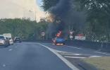 Voiture en feu, la Jamaïque, bretelle d'insertion du Chaudron