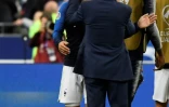 L'attaquant de la France Antoine Griezmann et son entraîneur Didier Deschamps lors de la victoire sur l'Andorre 3-0 en qualifications de l'Euro 2020 le 10 septembre 2019