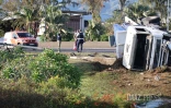 Poids lourd sur le flanc à Saint-Denis
