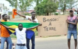 Des habitants de Libreville saluent le coup d'Etat militaire, le 30 août 2023 au Gabon