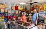 Saint-Denis : le marché artisanal ravit les réunionnais.es