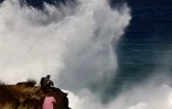 houle en bord de mer avec de grosses vagues