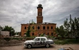 Un bâtiment endommagé à Kharkiv, en Ukraine, le 26 mai 2022 ( AFP / Dimitar DILKOFF )