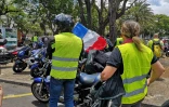 Gilets Jaunes devant la préfecture en attendant la ministre