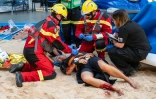 Des pompiers participent le 13 septembre 2019, Ă La Rochelle, au World Rescue Challenge, sorte d'"olympiade des pompiers"