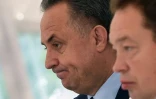Le ministre russe des Sports Vitali Moutko (g), lors d'une conférence de presse à Moscou, le 24 mai 2016
