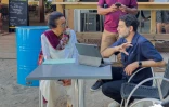Région Réunion : la présidente de Région en visite sur le tournage de la série Les chercheurs d'or